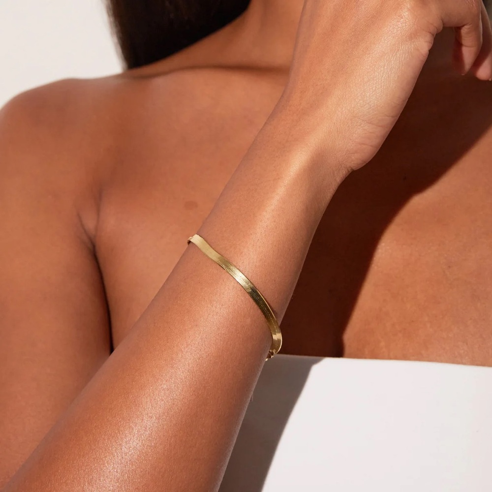 Madewell 18k gold plated stainless steel herringbone bracelet